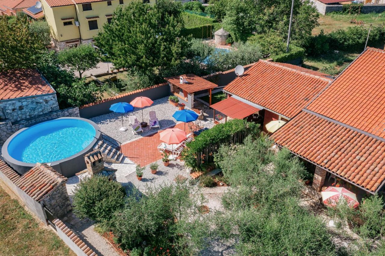 Apartment With Pool Višnjan Εξωτερικό φωτογραφία