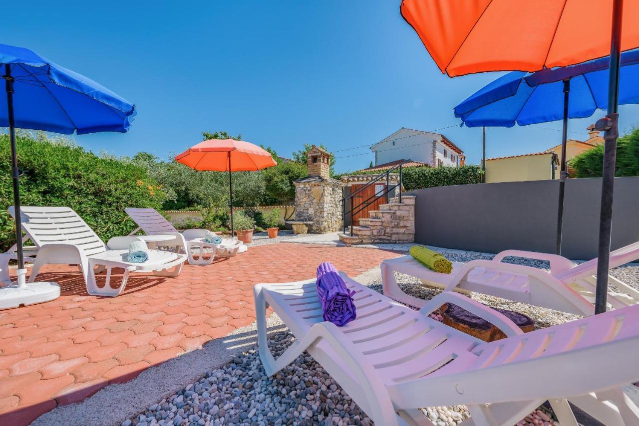 Apartment With Pool Višnjan Εξωτερικό φωτογραφία