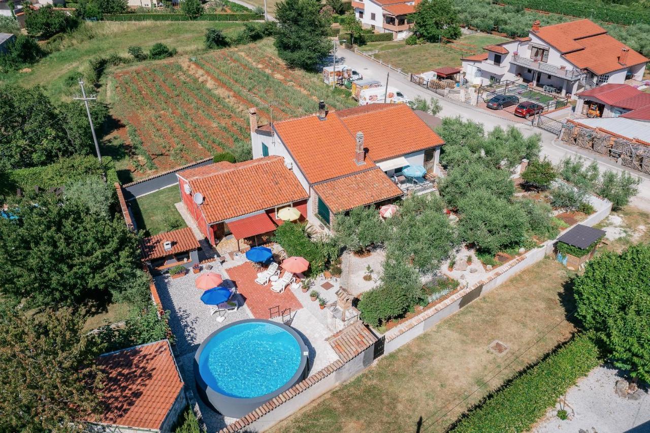 Apartment With Pool Višnjan Εξωτερικό φωτογραφία