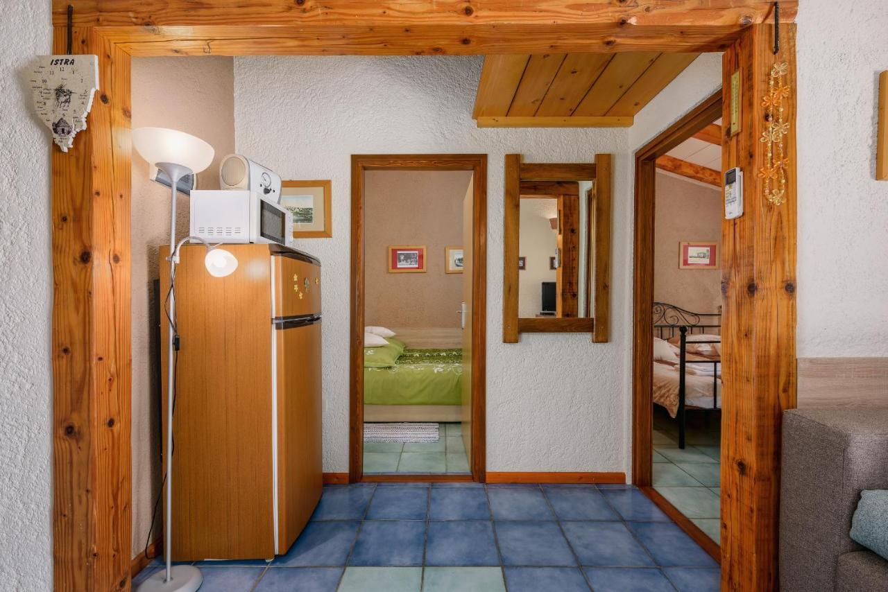 Apartment With Pool Višnjan Εξωτερικό φωτογραφία
