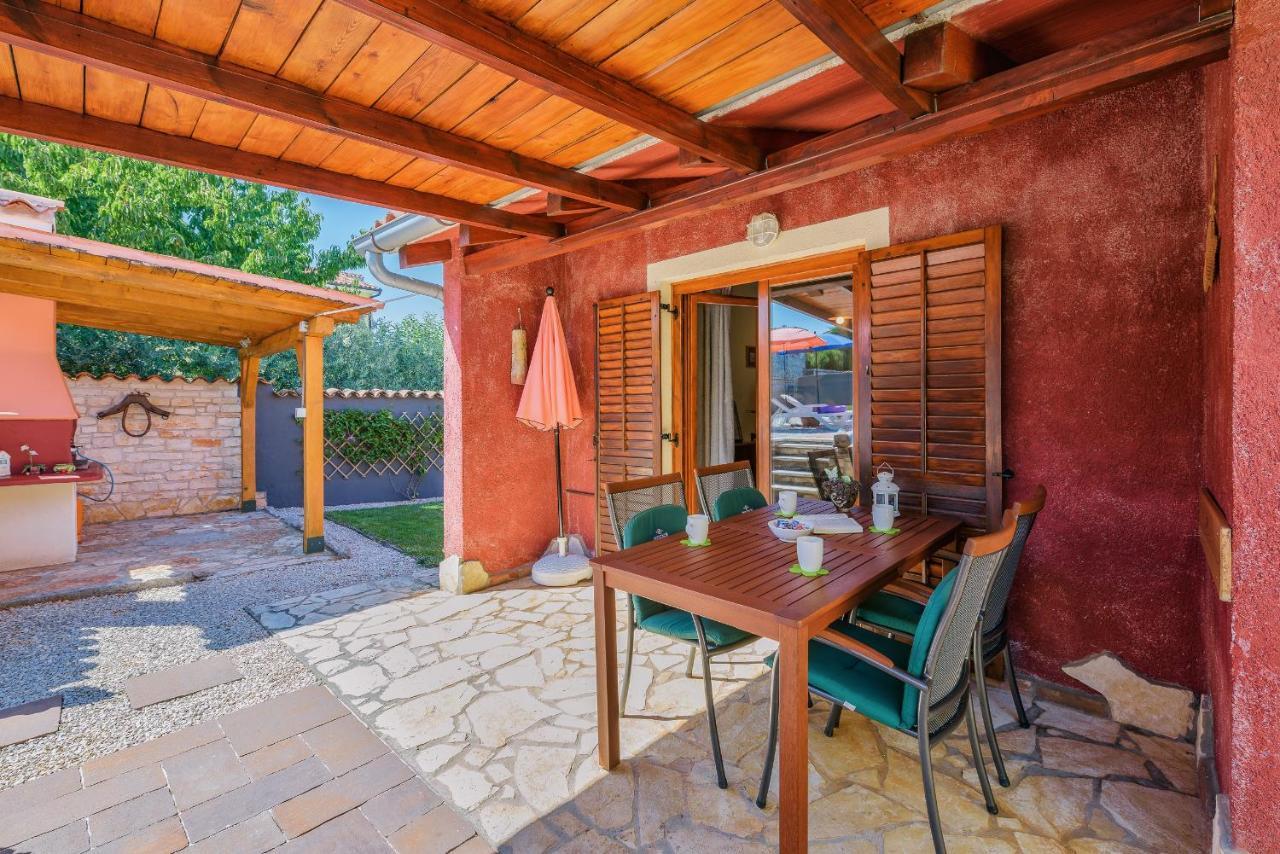 Apartment With Pool Višnjan Εξωτερικό φωτογραφία