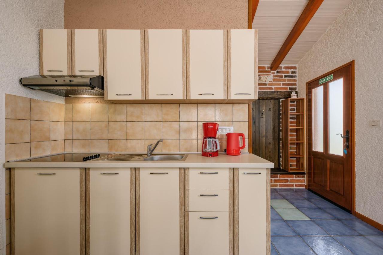Apartment With Pool Višnjan Εξωτερικό φωτογραφία