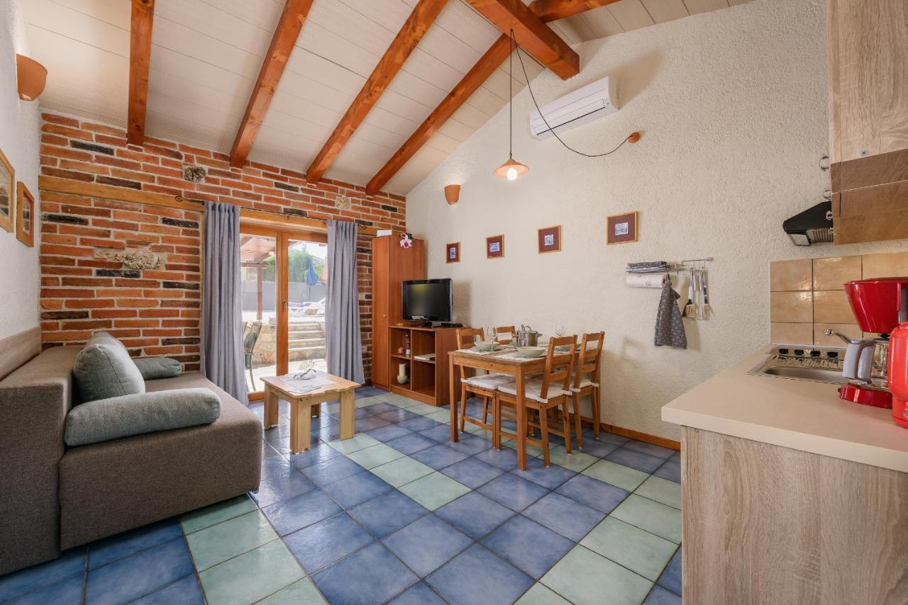 Apartment With Pool Višnjan Εξωτερικό φωτογραφία