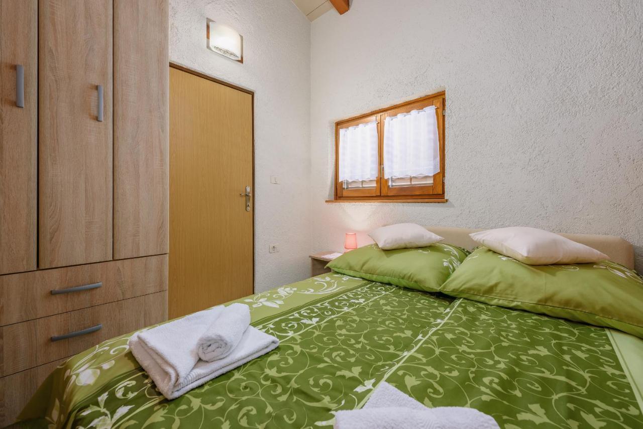 Apartment With Pool Višnjan Εξωτερικό φωτογραφία