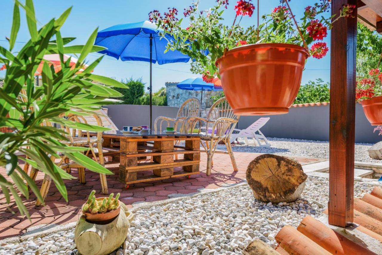 Apartment With Pool Višnjan Εξωτερικό φωτογραφία