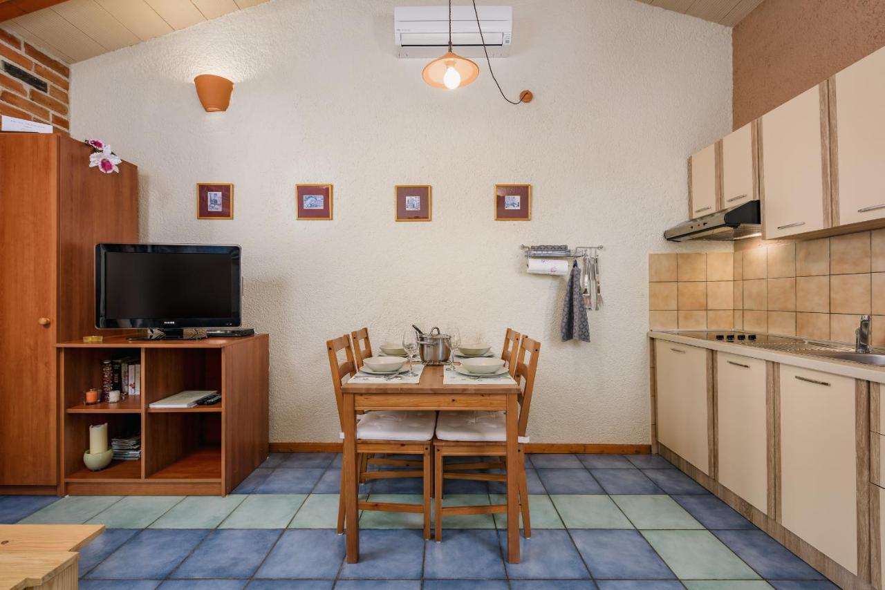 Apartment With Pool Višnjan Εξωτερικό φωτογραφία